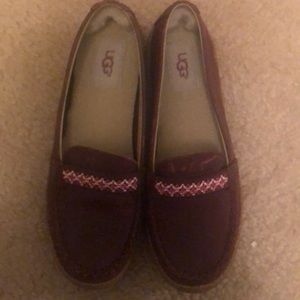 6.5 women’s Purple Red UGGS moccasins Slip ons house shoes twine sole edges